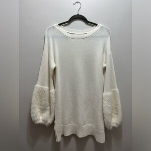 Anthropologie Colma Tunic
White Balloon Sleeve Soft Knit
Sweater Size Small